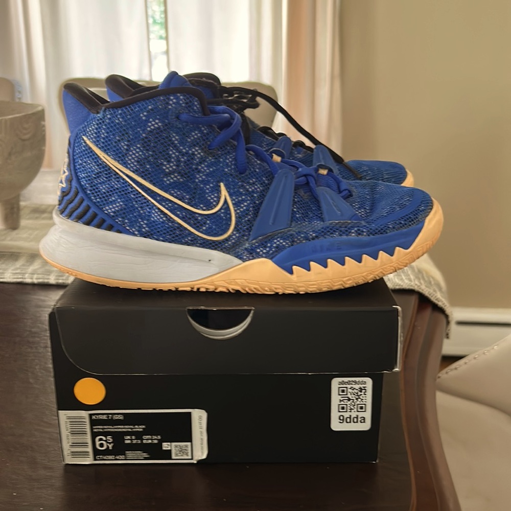 Used Kyrie 7 GS boys Nike sneakers